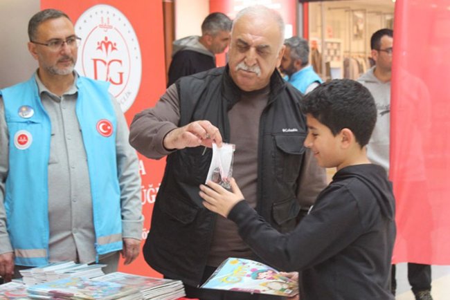 Kadir Gecesi standında vatandaşlar bilgilendirildi