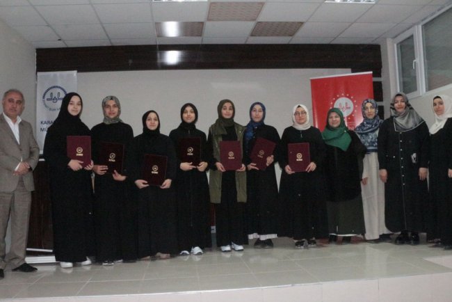 Karaköprü'de hafızlar Kadir Gecesinde belge aldı