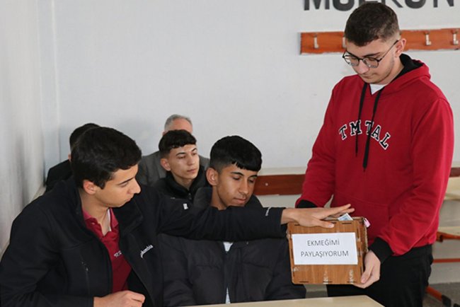 Amasya'da öğrenciler "zimem defteri" geleneğini yaşattı