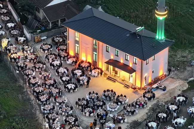 Düzce'de depremde hasar gören cami yeniden inşa edilerek ibadete açıldı