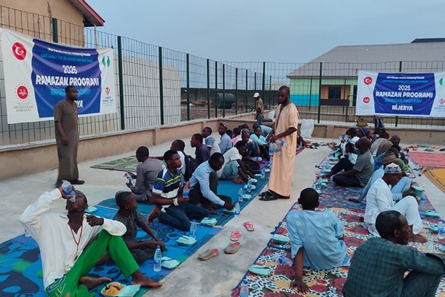 TDV, Nijerya'da Müslümanları iftar sofrasında buluşturuyor