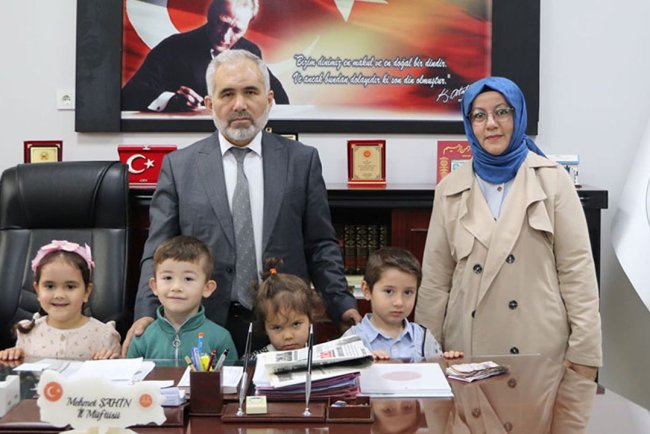 Minikler harçlıklarını Gazze'ye bağışladı