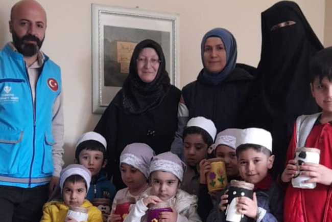 Hakkarili minikler iyilikte yarıştı