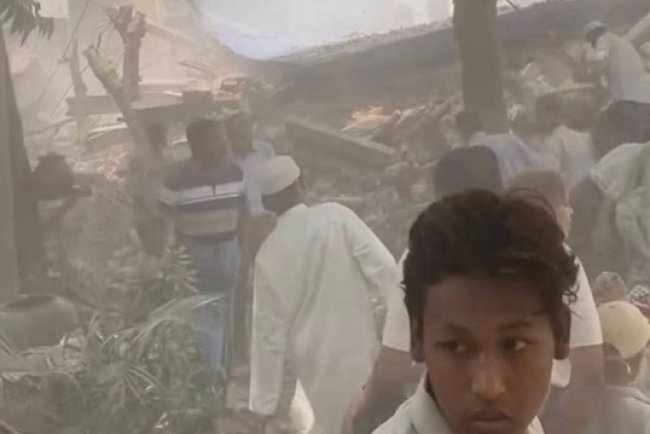 Myanmar'da depremde acı tablo: İtikafa girenler cami enkazında can verdi