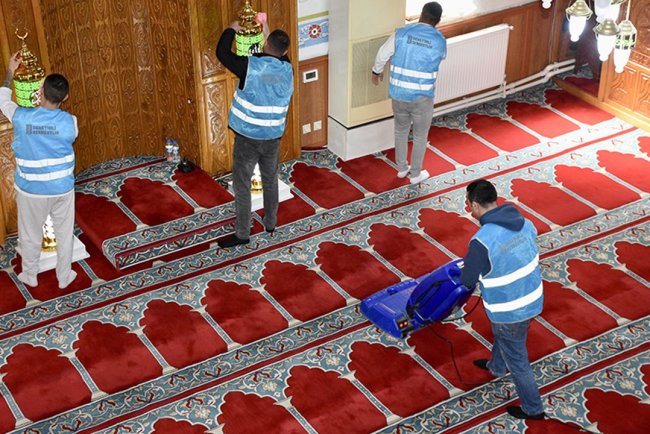 Samsun'da yükümlüler camileri Ramazan Bayramı'na hazırladı