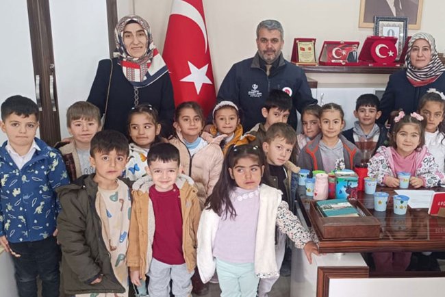 Tutaklı miniklerden Gazze'ye yardım