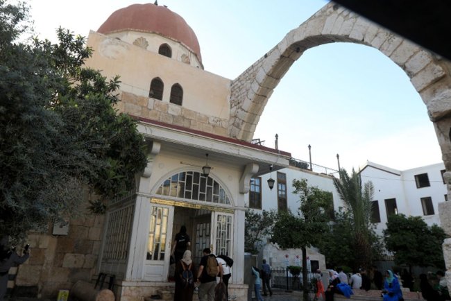 Emevi Camii'ne gelenler, Türbe ve Türk Şehitlikleri'ni ziyaret ediyor