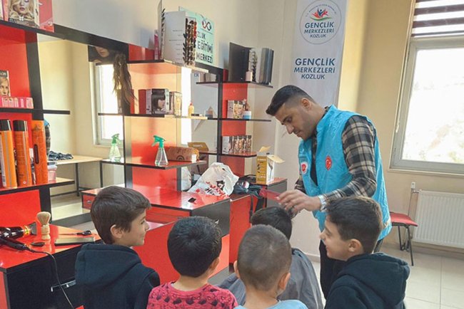 Kozluk'ta çocuklara ücretsiz bayram tıraşı