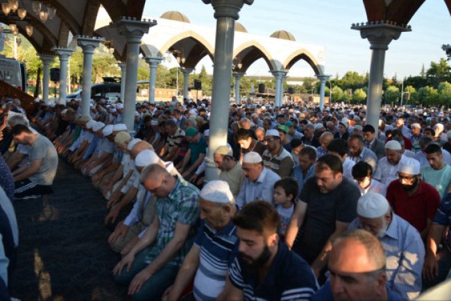 Edirne Bayram Namazı Saati ve Vakti 2025 - Edirne'de Ramazan Bayramı namazı saat kaçta kılınacak?