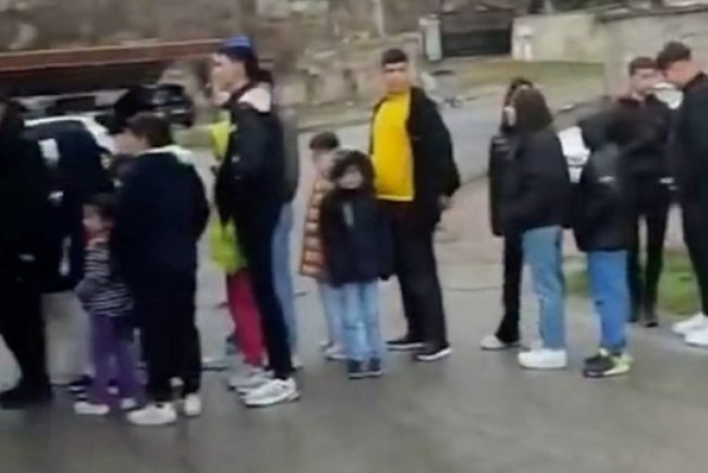 Kayseri’de 40 yıllık bayram geleneği: Mustafa Amca’nın harçlık kuyruğu