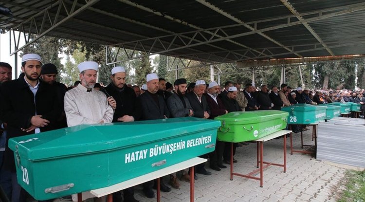 Hatay'daki trafik kazasında hayatını kaybeden 6 kişinin cenazeleri defnedildi