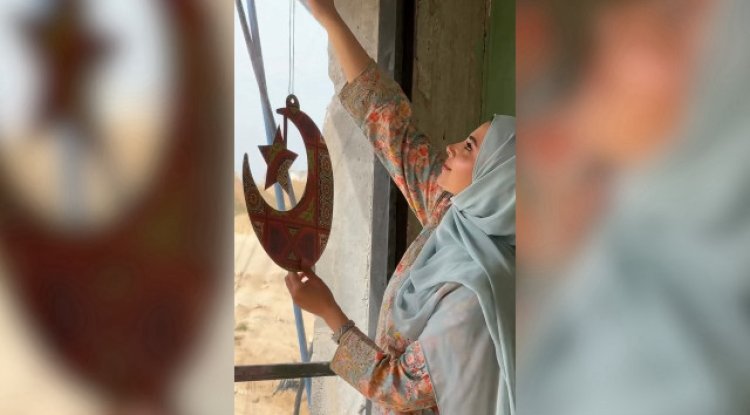 Gazzeli kadın harabeye dönen evini Ramazan ayı için süsledi