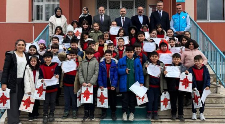 İlkokul öğrencilerinden deprem bölgesine anlamlı bağış