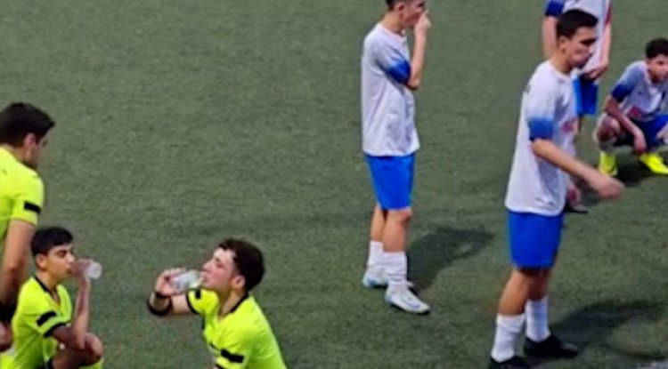 Hakem düdüğü iftar için çaldı: Maçı durdurup oruçlarını açtılar