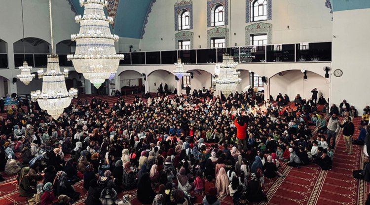 Sertaç Abi Isparta Sultan Alparslan Camii'nde gençlerle buluştu