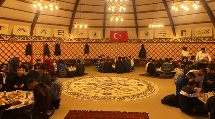 Çorum'da üniversiteli gençler iftarda buluştu