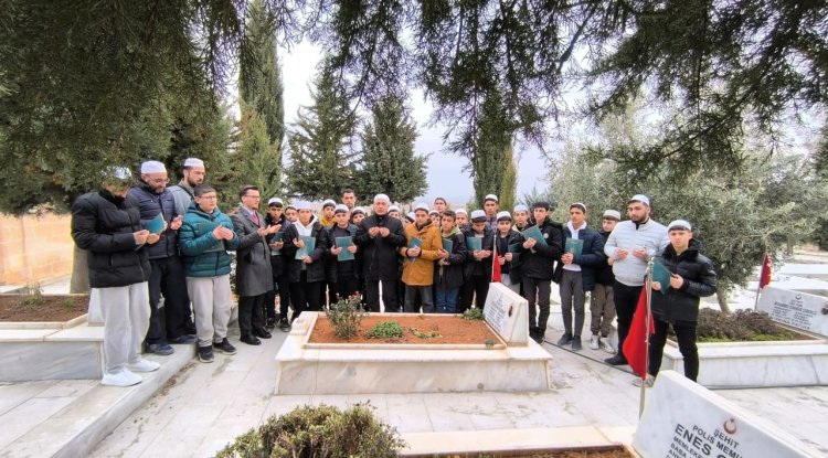 Karaköprü'de hafızlar şehitler için hatim okudu