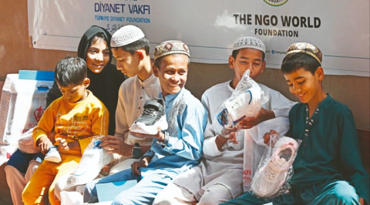 Yetimlerin yüzü güldü