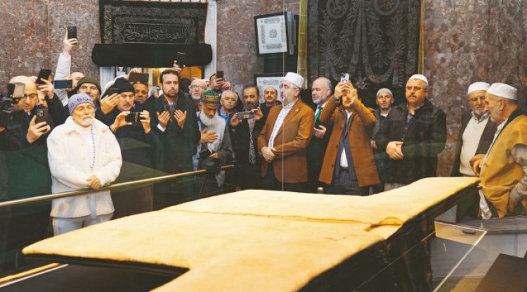 Hırka-i Şerif'e koştular