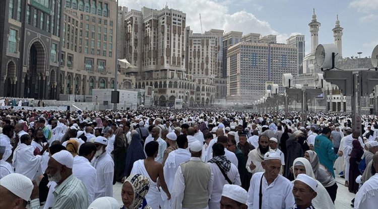 Kabe'de 500 bin kişi ile günlük umre rekoru kırıldı