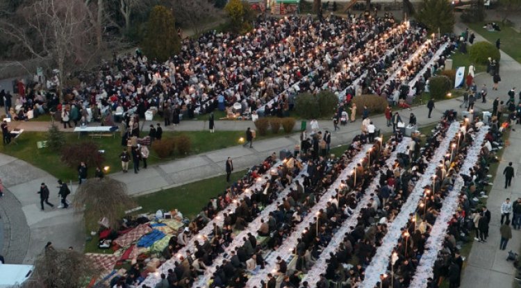 Boğaziçi Üniversitesi'nde gelenek bozulmadı: Dev iftar sofraları kuruldu