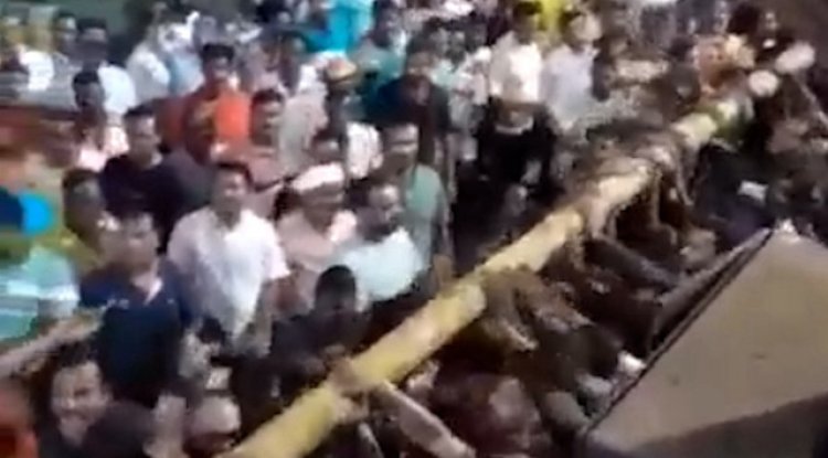 Hindistan'da teravih namazı sırasında camiye saldırı