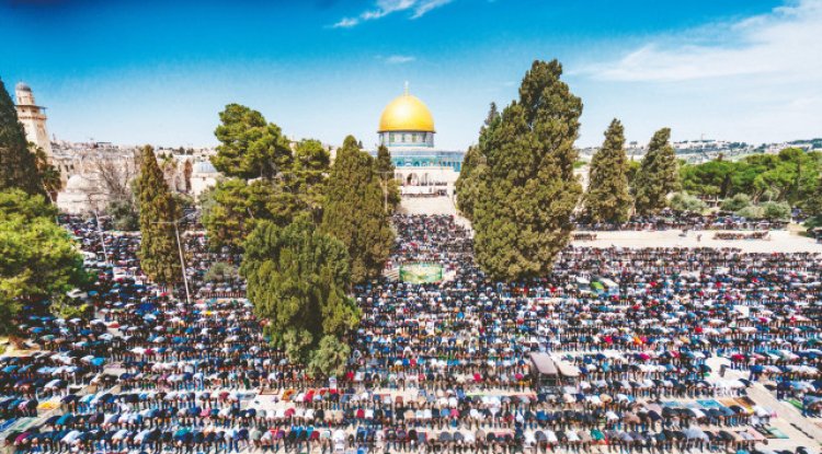 Aksa'da 80 bin kişi saf tuttu