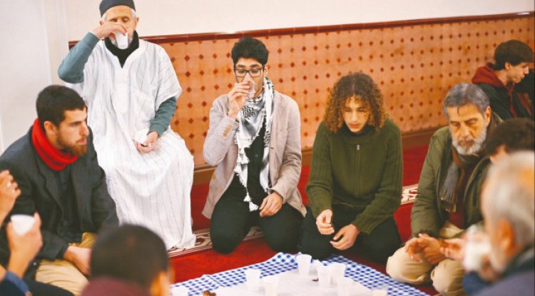 Endülüslü Müslümanlar Granada'da bir arada