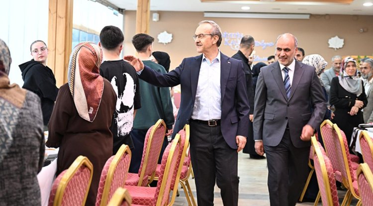 Vali Yavuz, yetimlerle iftar etti