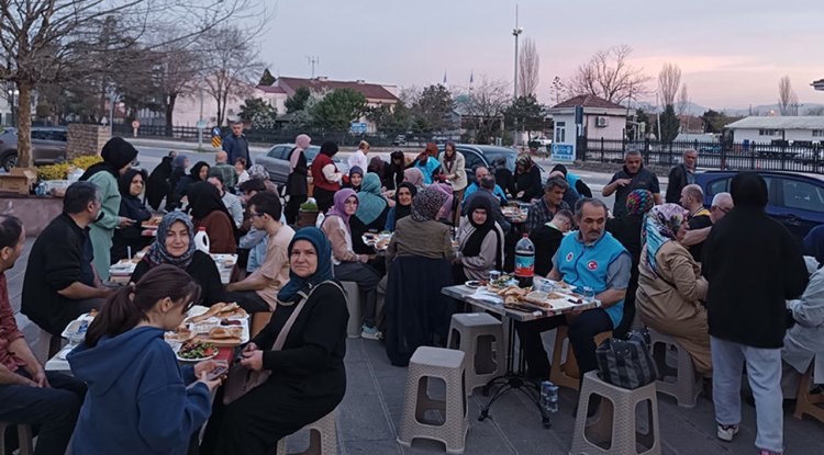 Sakarya'da işitme engelli bireyler iftar sevincini paylaştı