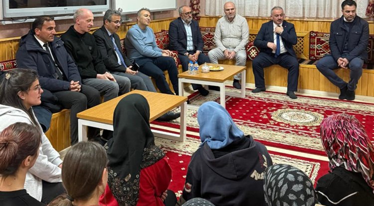 Vali Çiçek, gençlerle iftar etti