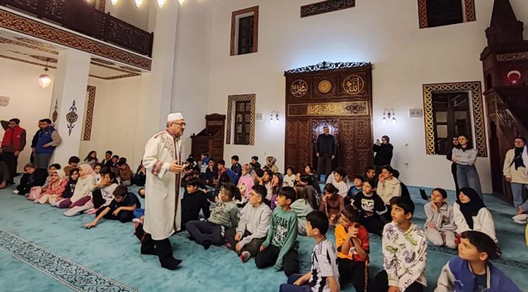 İyilik Haftası'nda çocuklar camide iftar etti