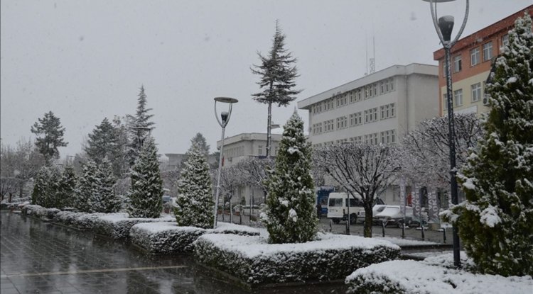 Bazı illerde soğuk hava ve kar yağışı etkili oluyor