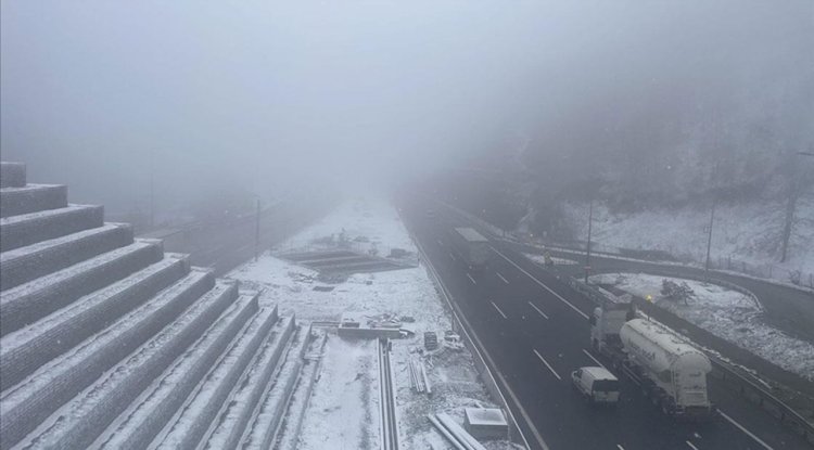 Bolu Dağı'nda kar yağışı sürüyor