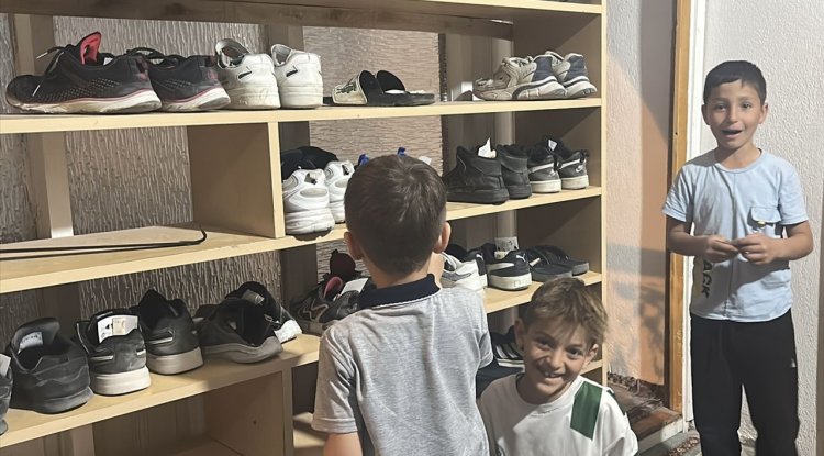 Aksaray'da camiye gelen çocuklara sürpriz