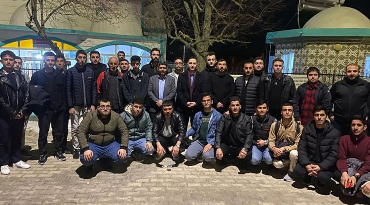 Üniversite gençliği sınırda iftar etti