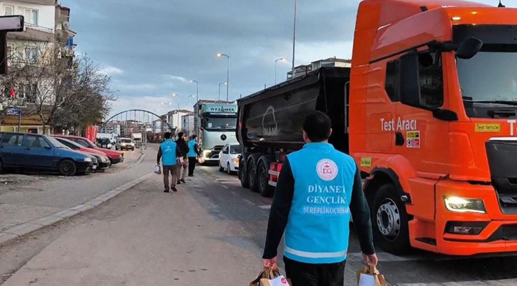 Şereflikoçhisar'da iftariyelik dağıtıldı