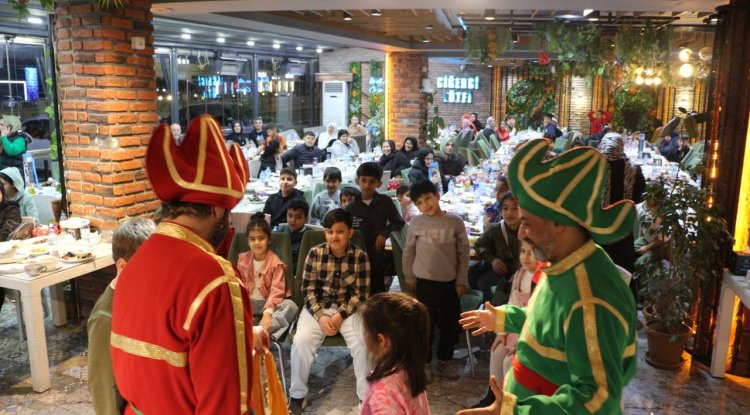 Karaköprü'de yetimler için özel program düzenlendi