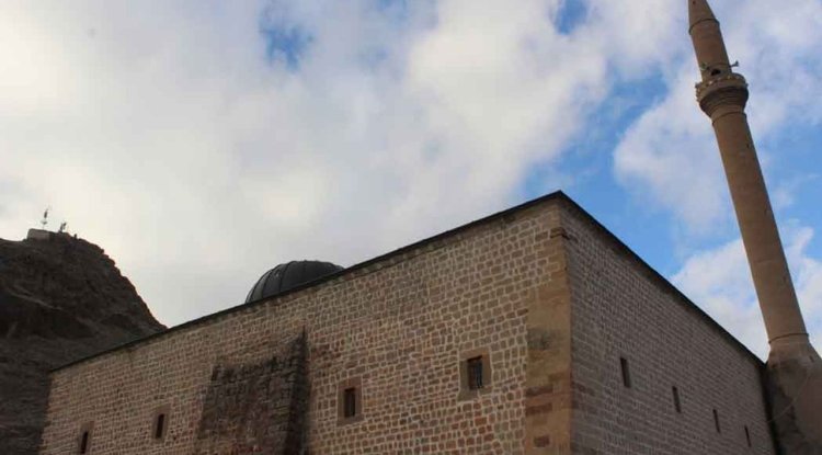 Bakan Ersoy'dan depremde hasar gören vakıf eserlerine ilişkin paylaşım: