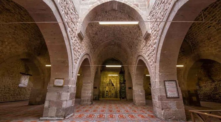 Bakan Ersoy'dan depremde hasar gören vakıf eserlerine ilişkin paylaşım