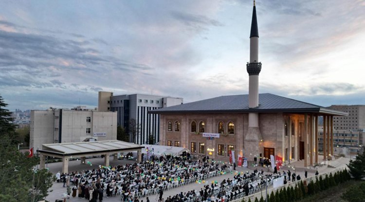 Gülhane Camii'nde geleneksel iftar yapıldı