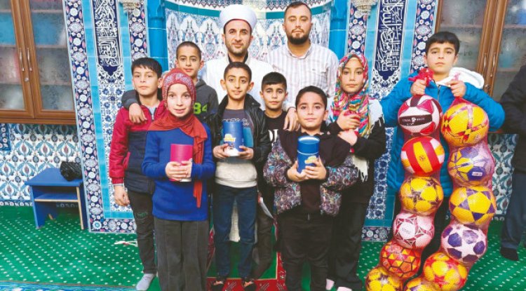 Miniklerin yüzü camide gülüyor