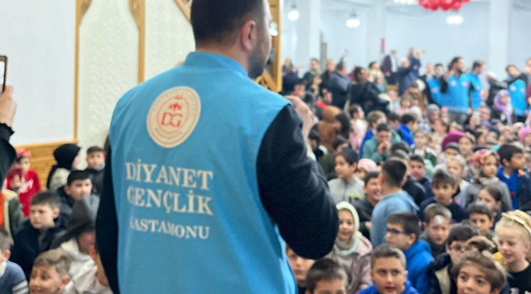 Kastamonu’da çocuklar teravihte buluştu