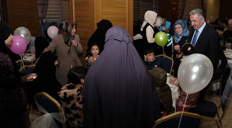 Kırşehir'de hayırseverler yetimlerle iftar etti