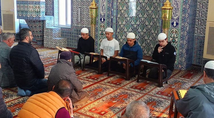 Fethiye'de genç hafızlar mukabele geleneğini yaşatıyor