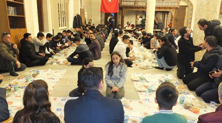 Keban'da duyarlı gençler iftarda bir araya geldi