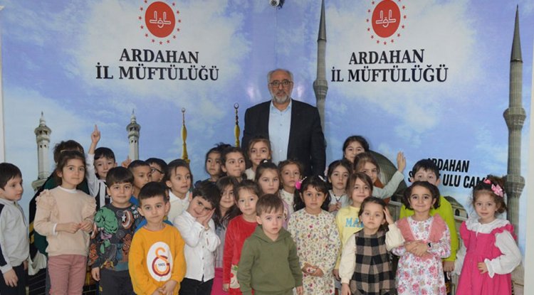 Ardahan'da minikler ramazanda iyilikte yarıştı