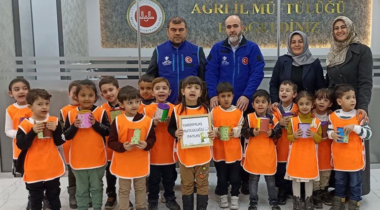 Ağrılı minikler Gazzeli kardeşlerine destek oldu