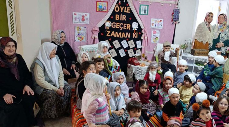 Anamur'da miniklerden "Yaşlılar Haftası" etkinliği