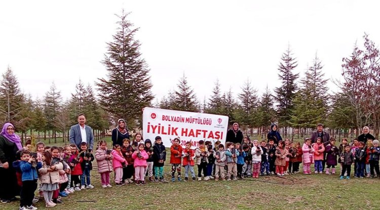 Bolvadin'de miniklerin iyilik fidanları toprakla buluştu